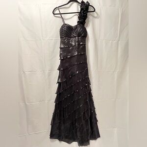 Elegant Black Evening Gown Sz M Tiered Ruffles